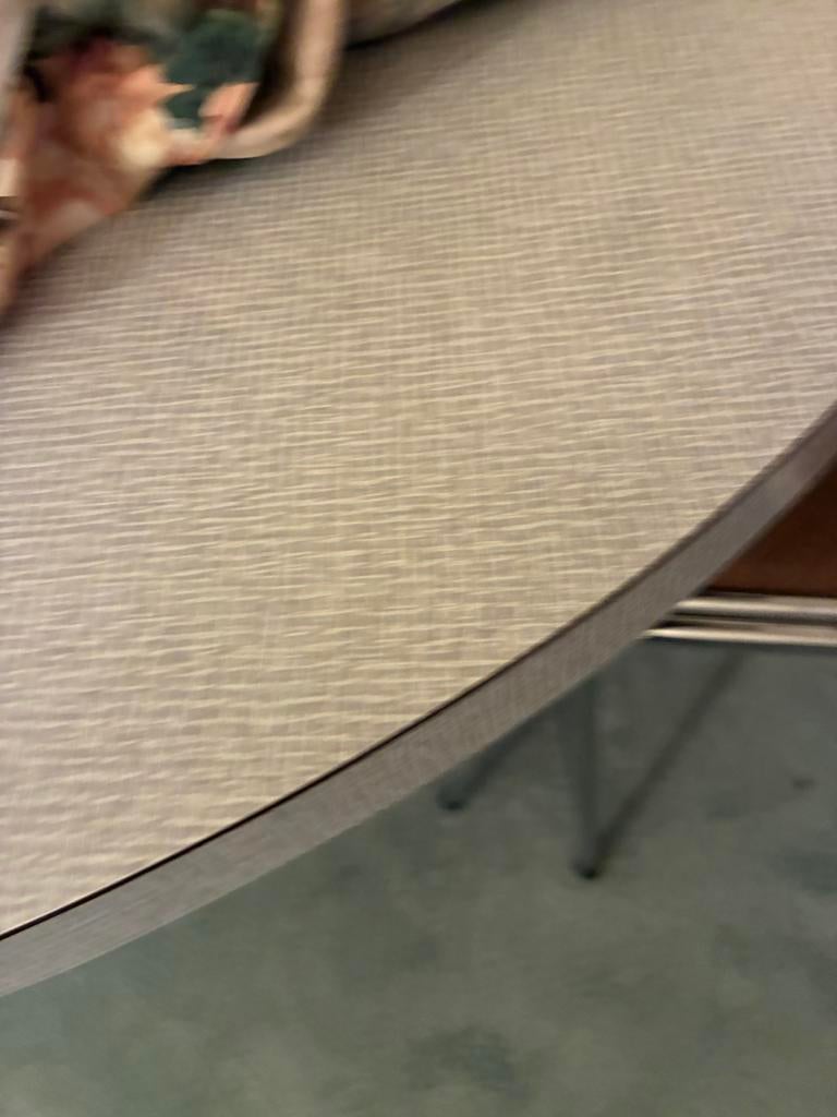 Ronde retro keukentafel + 3 stoelen, Huis en Inrichting, Tafels | Eettafels, Ophalen, Gebruikt, Rond, Retro