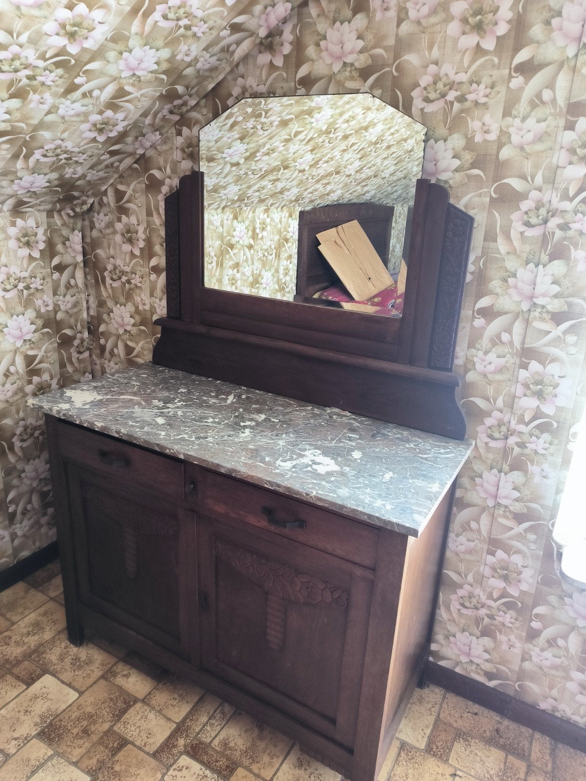 Commode met spiegel, Ophalen
