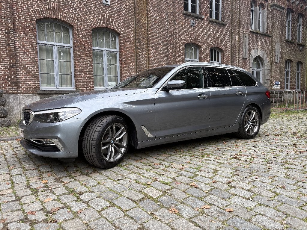 BMW 520d Touring Luxury Line | BMW onderhouden | Trekhaak, Autos, Cuir, Argent ou Gris, Euro 6, Volant multifonction