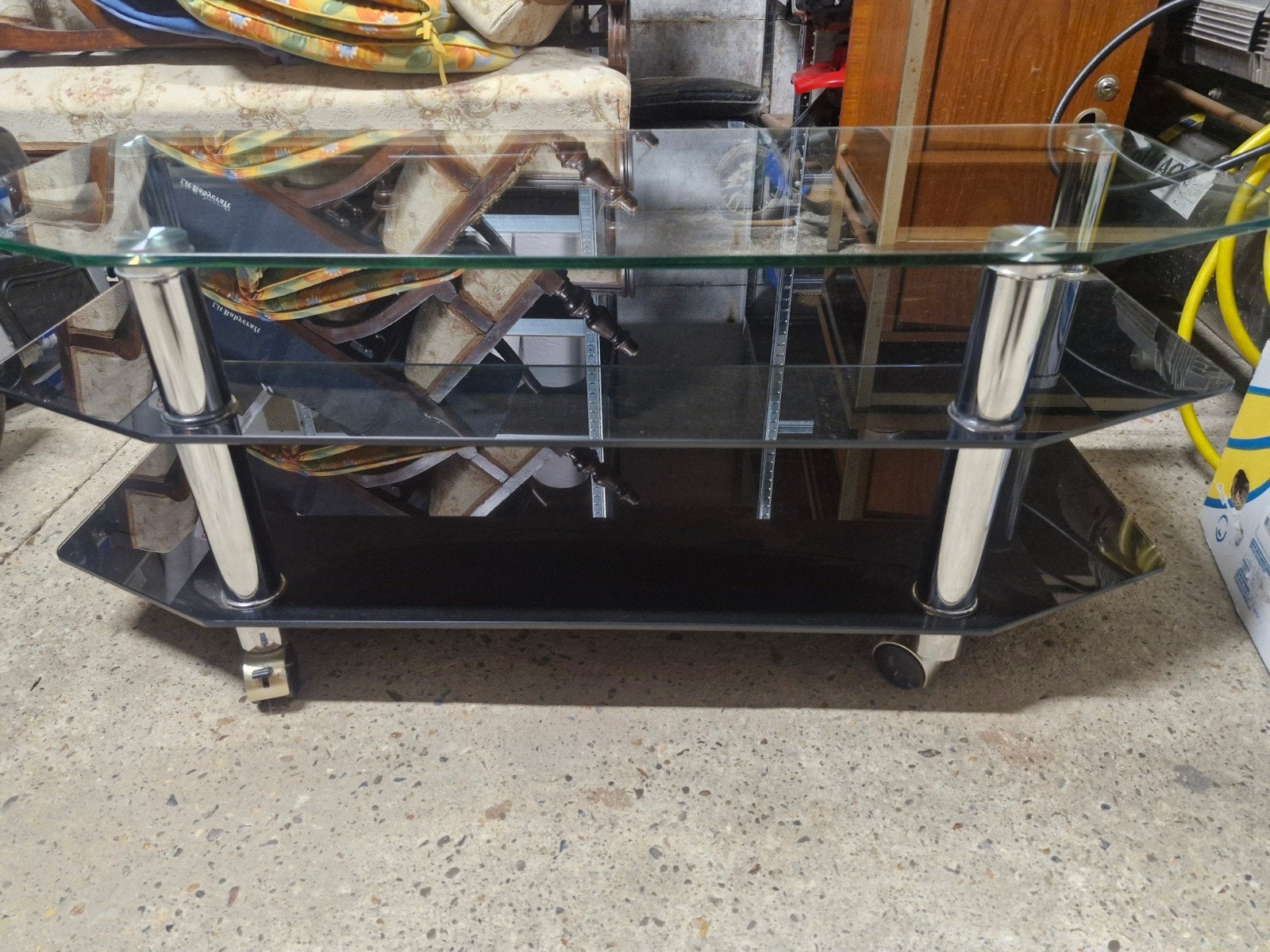 Glazen salontafel op wieltjes 110 breed 44 diep en 45 hoog, Antiek en Kunst, Ophalen