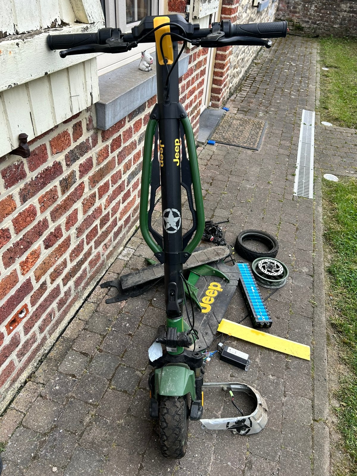 Trottinette Électrique Jeep pour pièces, Enlèvement, Utilisé