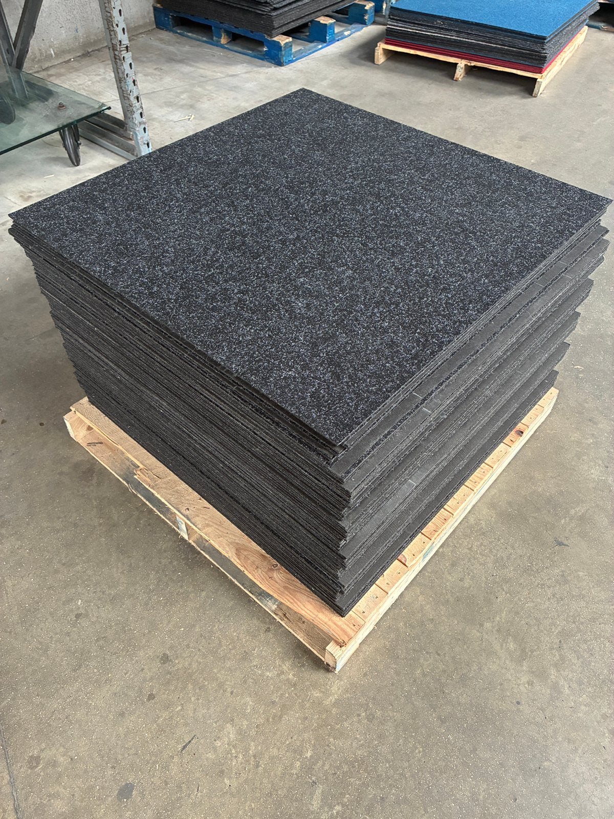 LOT IMPORTANT : carreaux de moquette/moquette, Articles professionnels, Enlèvement, Aménagement