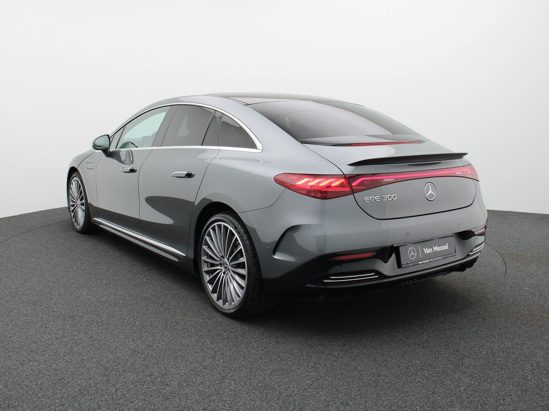 Mercedes-Benz EQE 300 AMG Line + AIRMATIC + PANORAMISCH DAK, Autos, Argent ou Gris, Achat, Entretenue par le concessionnaire, Noir