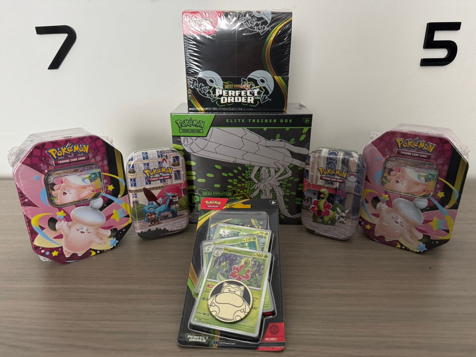 Lot Pokemon tins, booster box en ETB sealed!, Ophalen of Verzenden, Nieuw, Boosterbox