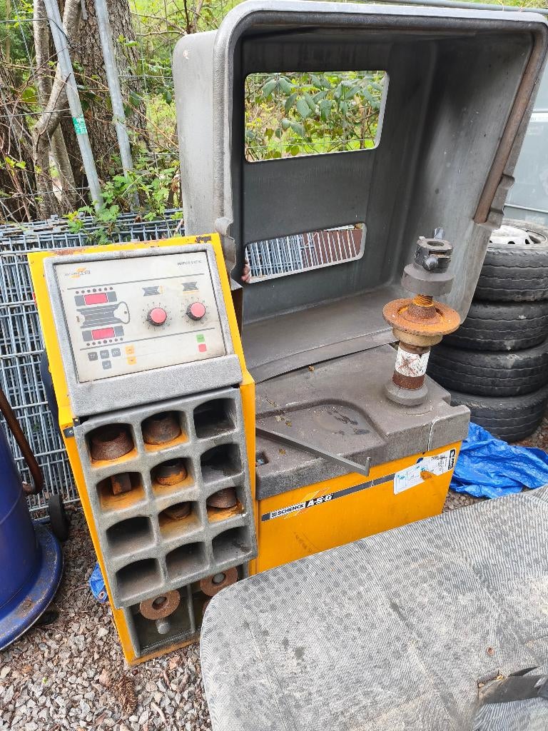 A vendre équilibreuse a pneus, Enlèvement, 4 Saisons, Pneu(s)