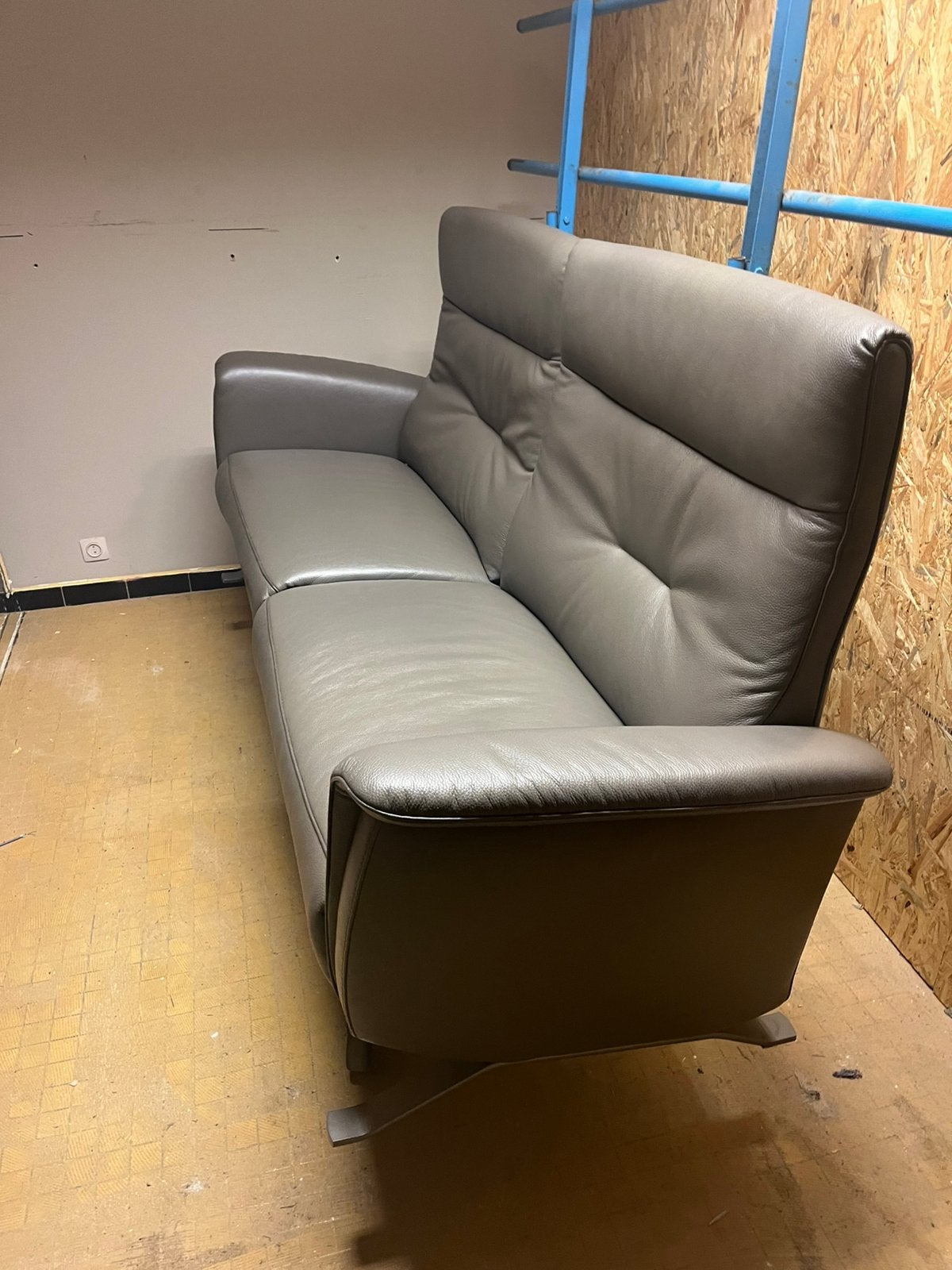 Salon grijs leder, Ophalen