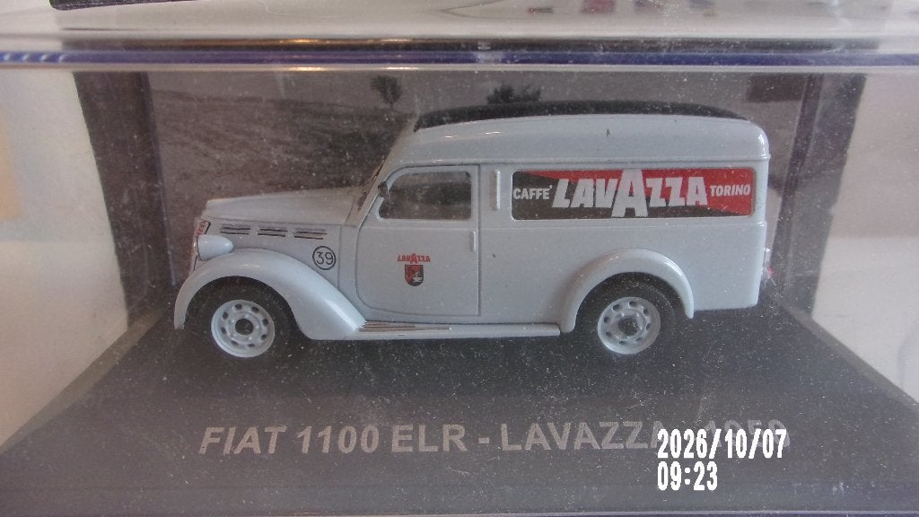 FIAT 1100 ELR "CAFE LAVAZZA".1/43 IXO NEUVE,VITRINE SCELLEE, Hobby & Loisirs créatifs, Enlèvement ou Envoi, Neuf, Voiture, Autres marques