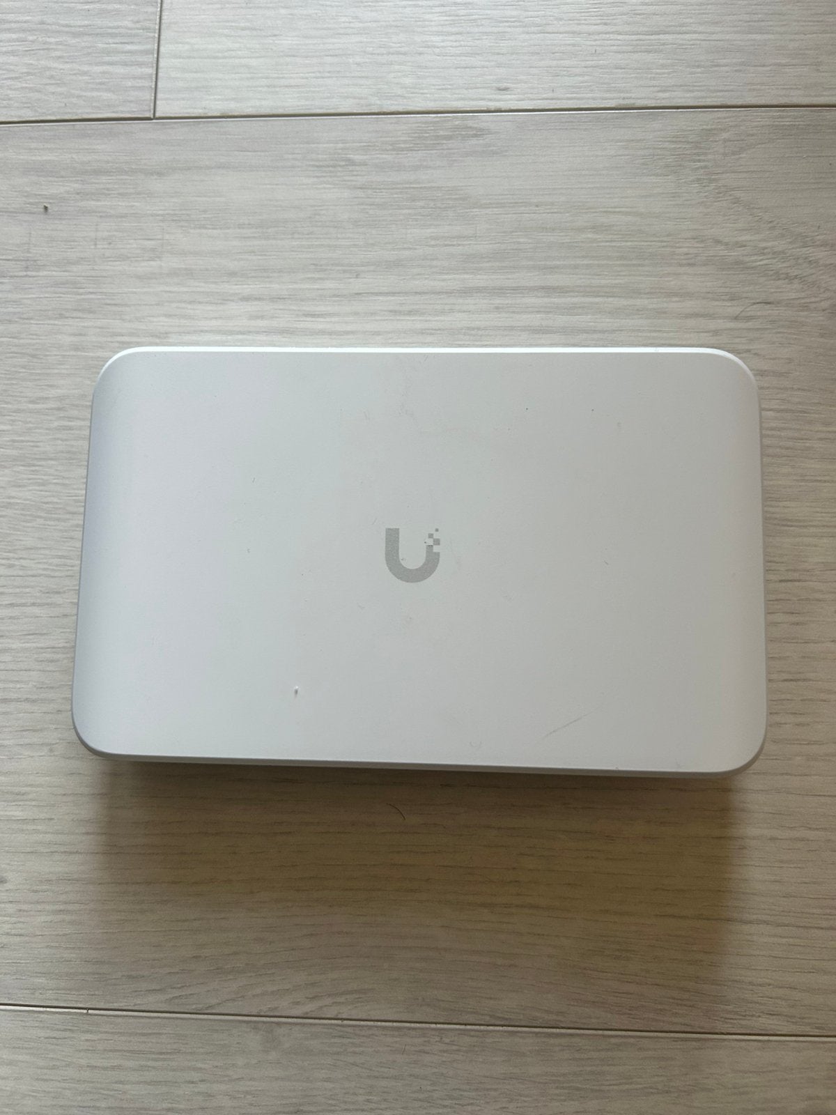 Commutateur PoE Gigabit 8 ports Ubiquiti, 4 x PoE, blanc, Informatique & Logiciels, Enlèvement ou Envoi, Utilisé