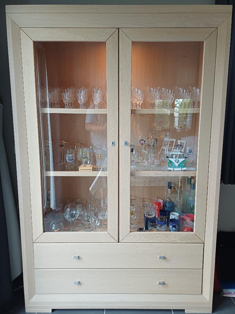 Eetkamer met dressoir, vitrinekast, TV-kast, salontafels, Ophalen, Gebruikt, Lichte eik met marmeren bladen