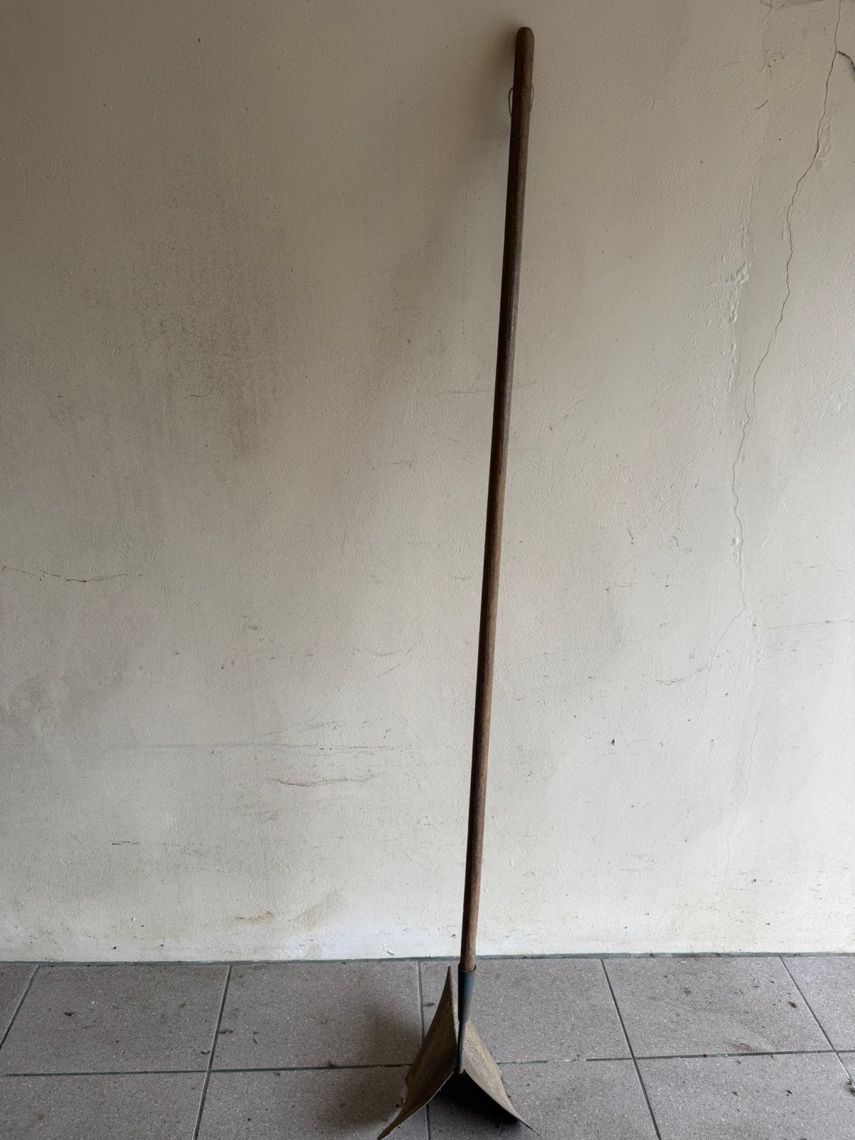 Antiek tuingereedschap, Ophalen