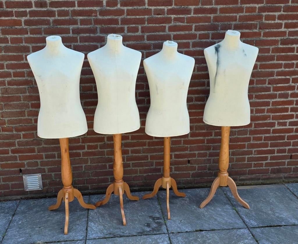 4 x Mannequin/Buste/Mannequin/Torse sur jambe, Enlèvement, Armée de terre, Vêtements ou Chaussures