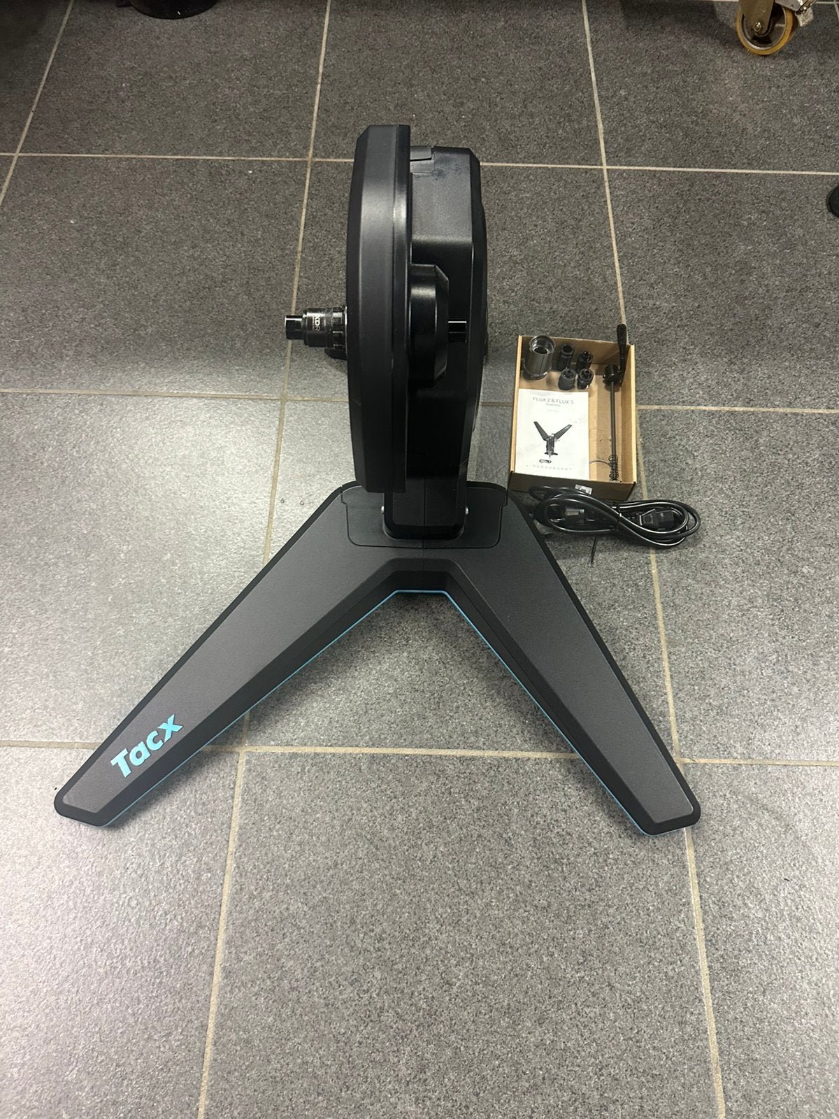 Tacx Flux 2 fietstrainer + accessoires, Ophalen, Zo goed als nieuw
