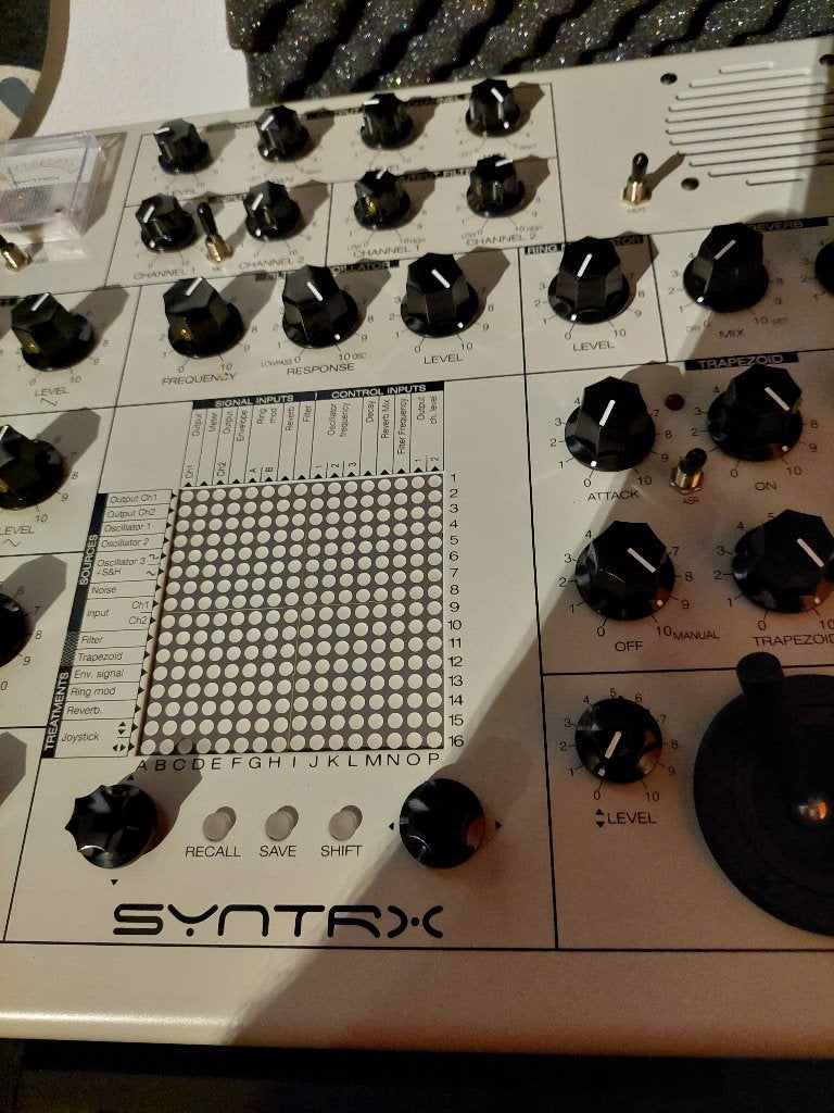 Syntrx mk1, Ophalen, Zo goed als nieuw, Met midi-aansluiting
