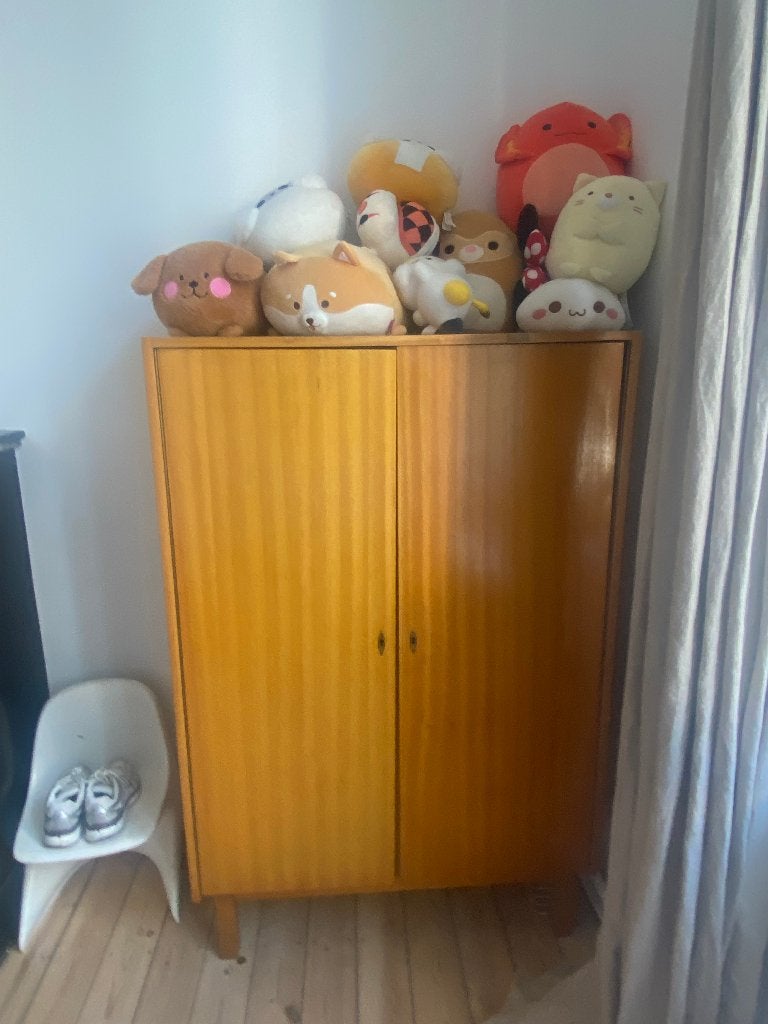 Belle armoire-penderie enfant vintage en bois années 50/60, Ophalen