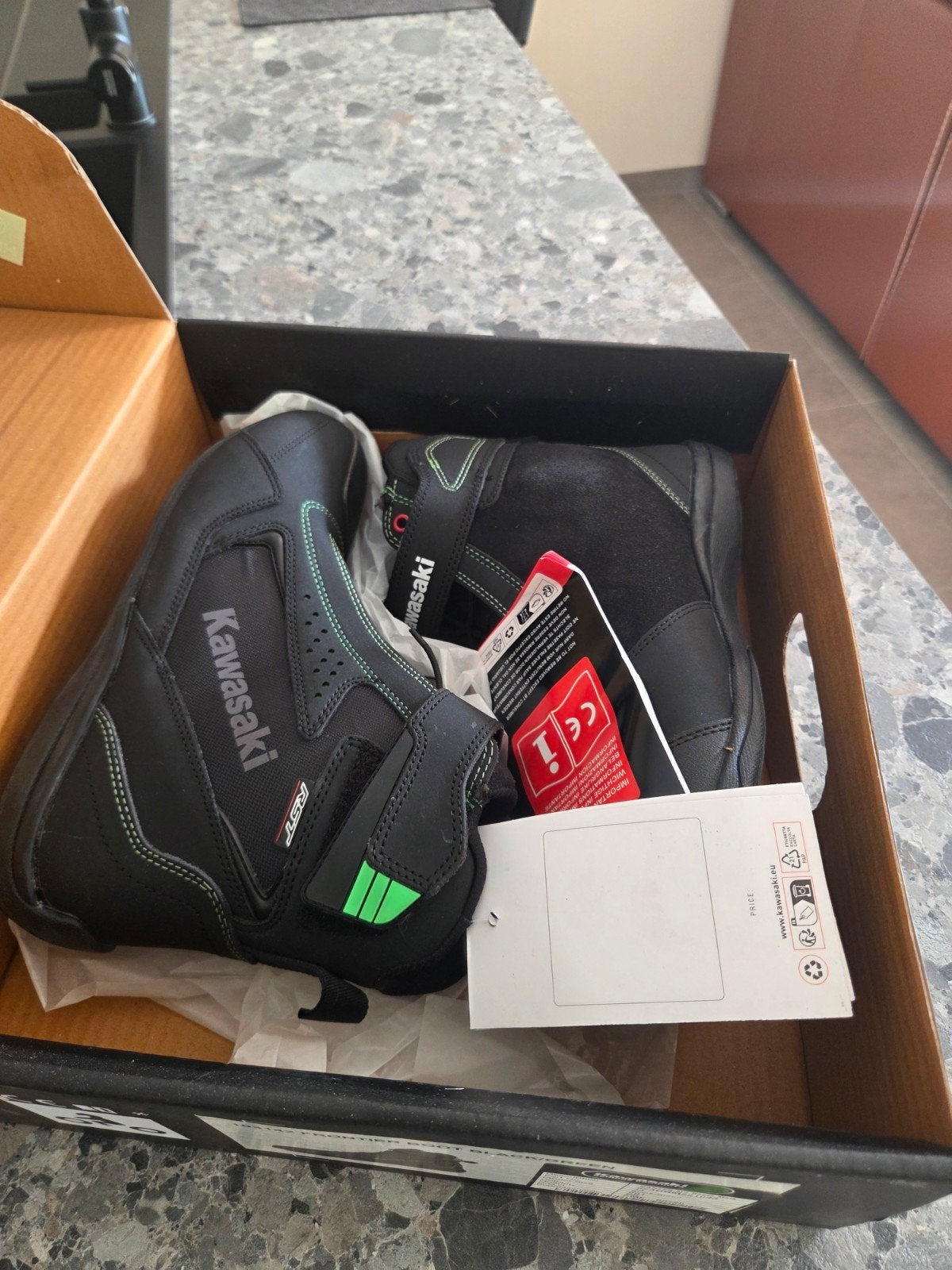 nieuwe kawasaki boots maat 43, Ophalen