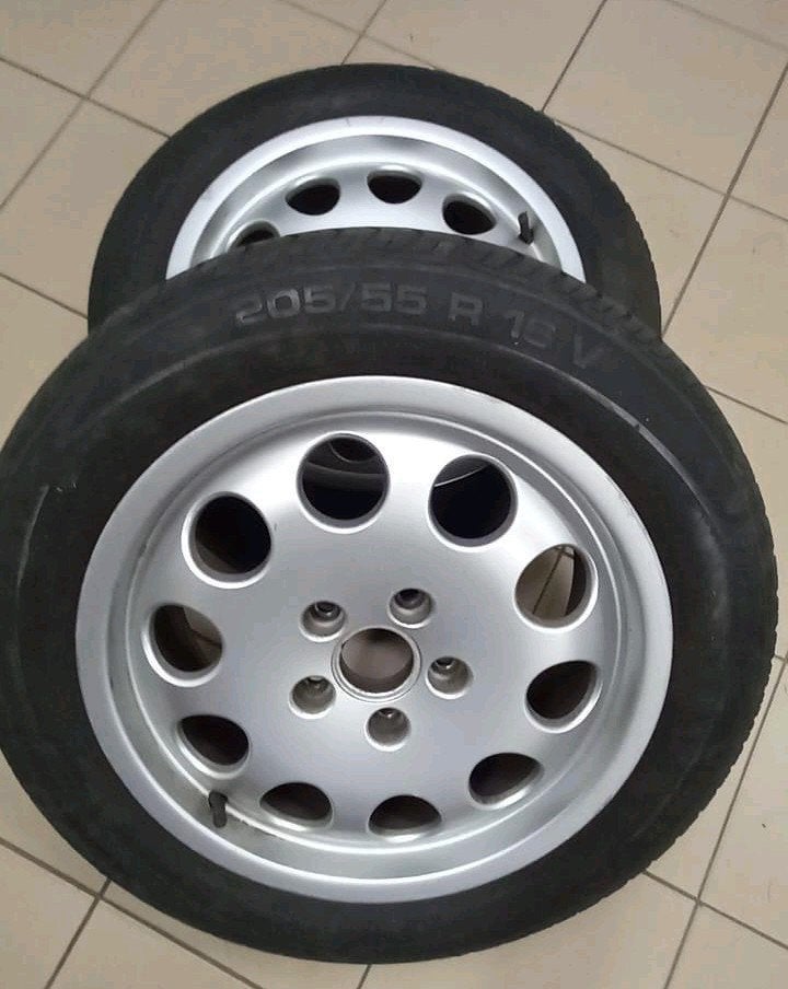 Pneus  205 55 16" avec jantes pour Audi, Autos : Pièces & Accessoires, 16 pouces, Pneus été, 205 mm, Pneu(s)