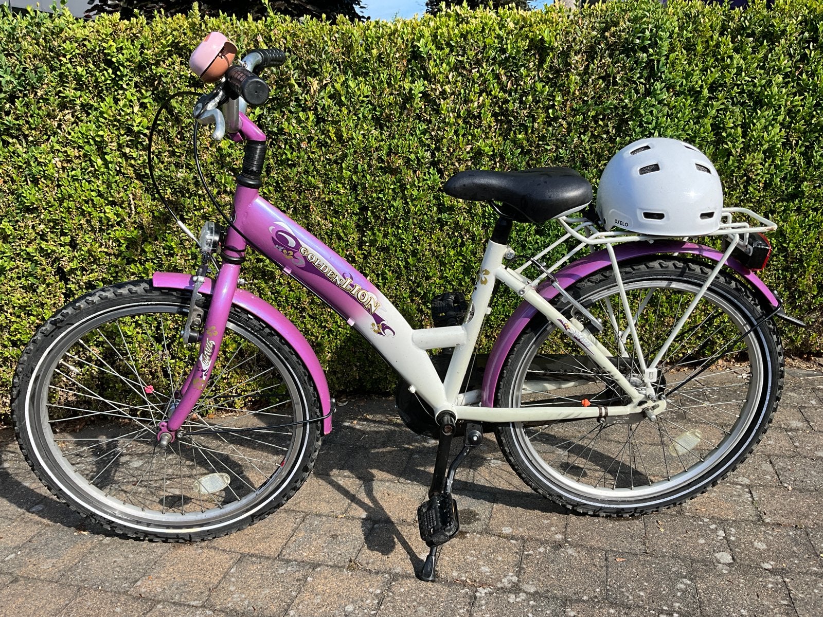 Meisjesfiets 22 inch Golden Lion en fietshelm S, Ophalen, 22 inch, Gebruikt, Velgrem