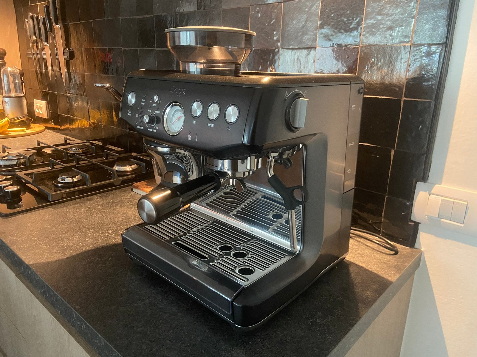 Édition noire Sage Barista Impress, Electroménager, Cafetières, Réservoir d'eau amovible, 10 tasses ou plus, Café moulu, Comme neuf