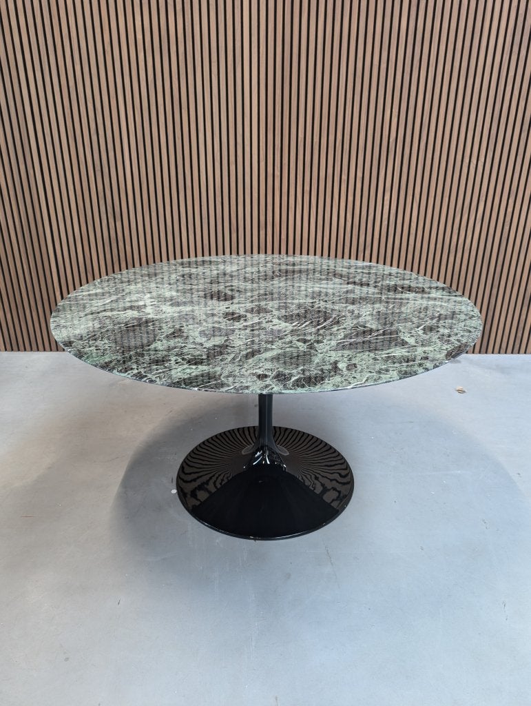 Knoll Saarinen tafel - Verde Alpi Marmer (Ø137), Ophalen of Verzenden