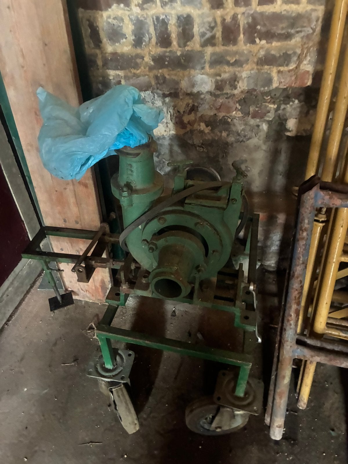 Pompe a eau avec moteur termique, Enlèvement, Autre, Arrosage et Drainage
