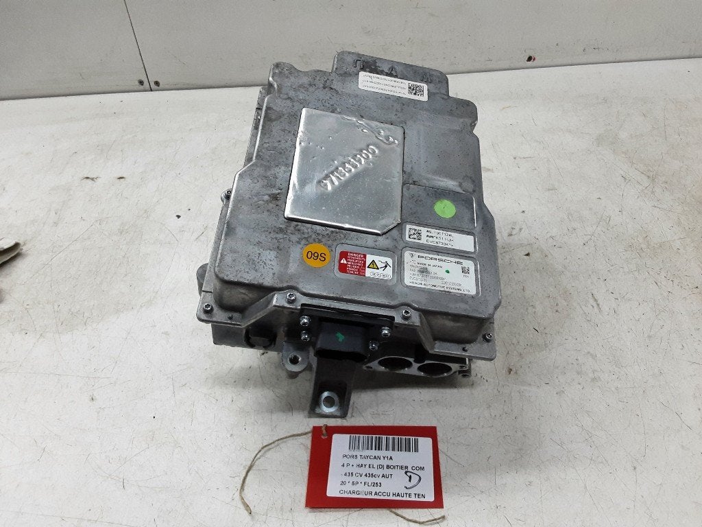 CHARGEUR DE BATTERIE (9J1907124L), Porsche Deutschland GmbH, Utilisé, Info@porsche.de, Porscheplatz 1
70435  Stuttgart, DE