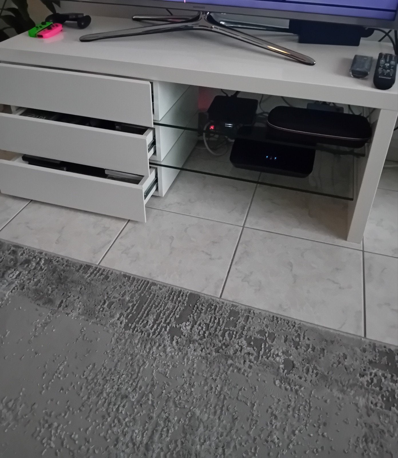 Tv-meubel in zeer goede staat.
