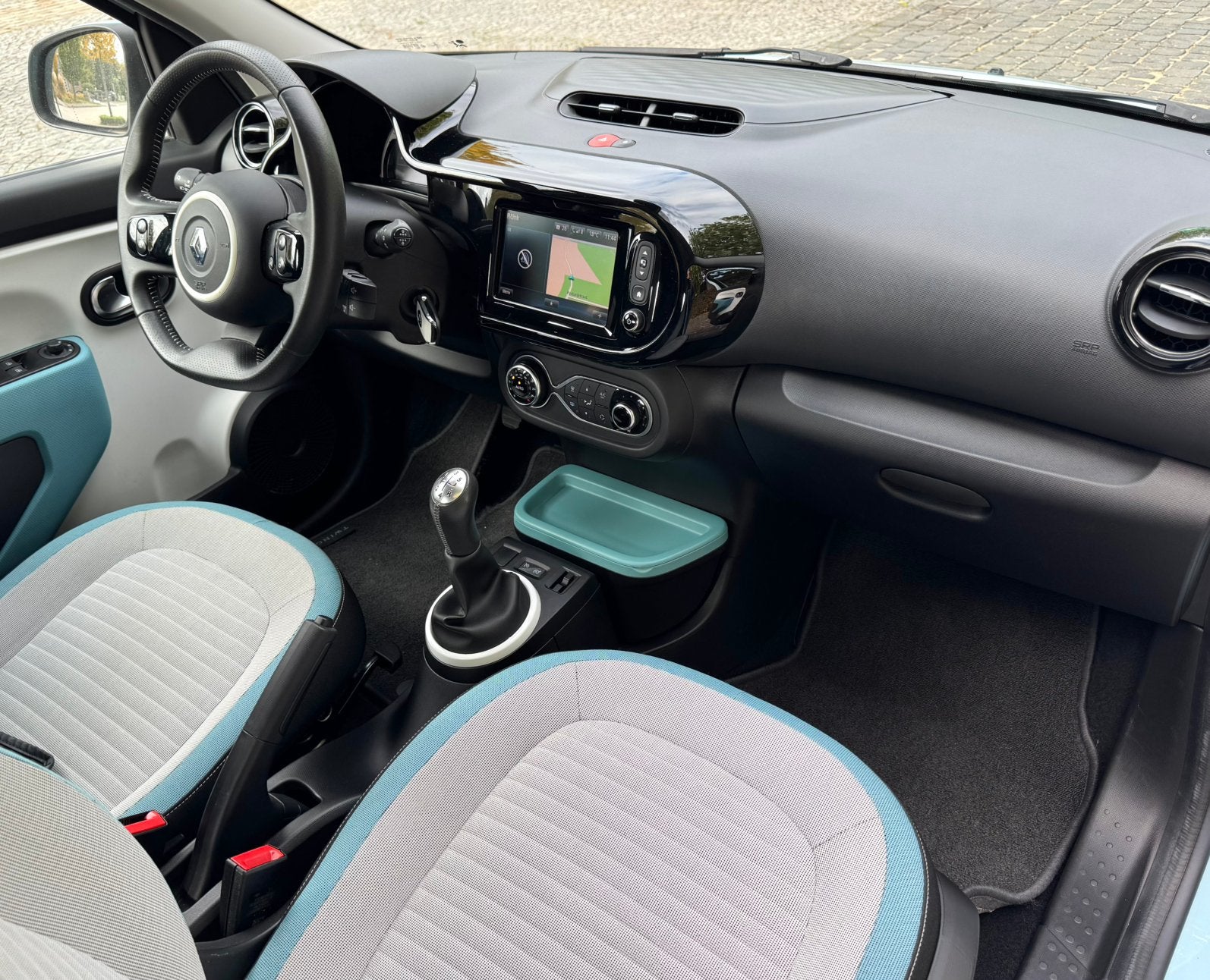 RENAULT TWINGO 1.0 BENZINE/ NAVI / CAMERA / 20.000km!, Auto's, https://public.car-pass.be/vhr/430ce7d5-9fb0-42c1-9e91-ed388ddab8a4