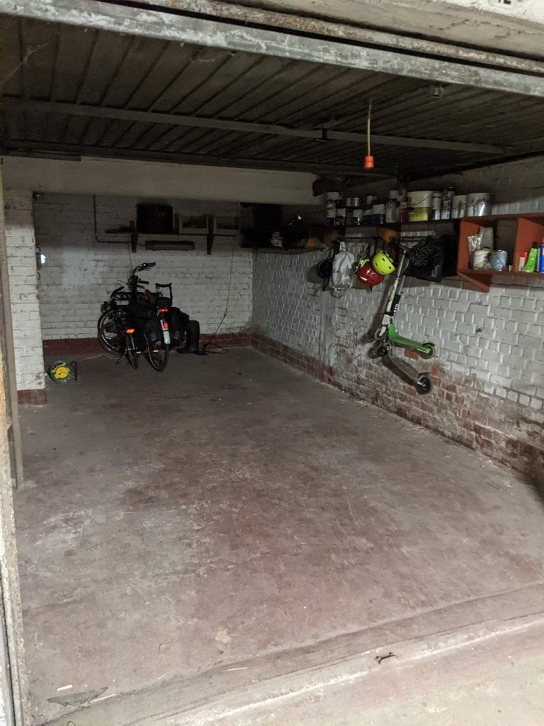 Afgesloten garagebox voor opslag, Gent