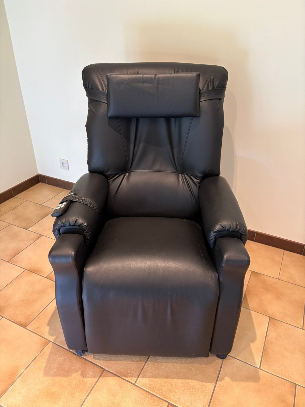 Fauteuil inclinable électrique - marque revilax, Maison & Meubles, Fauteuils, Enlèvement, Comme neuf