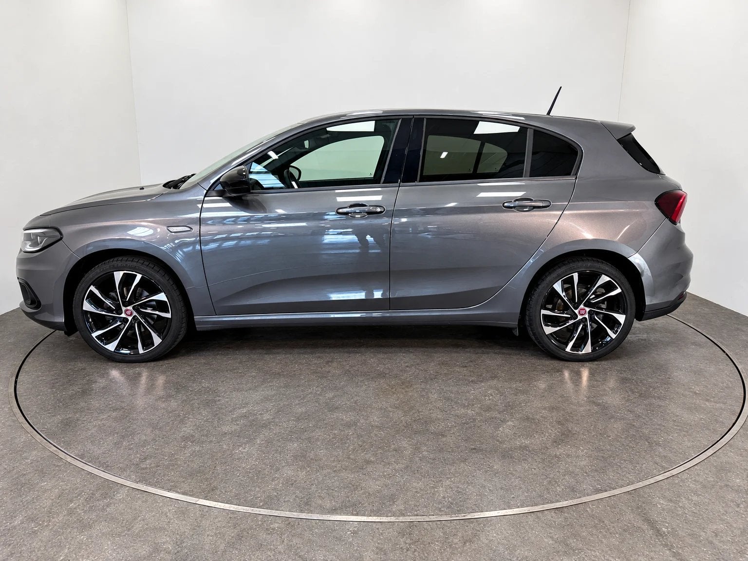 Fiat Tipo S-Design 1.4 Turbo Hatchback, Auto's, https://public.car-pass.be/vhr/586f8fff-3ca1-4439-a104-23eb17e52e58, 120 pk, Bedrijf