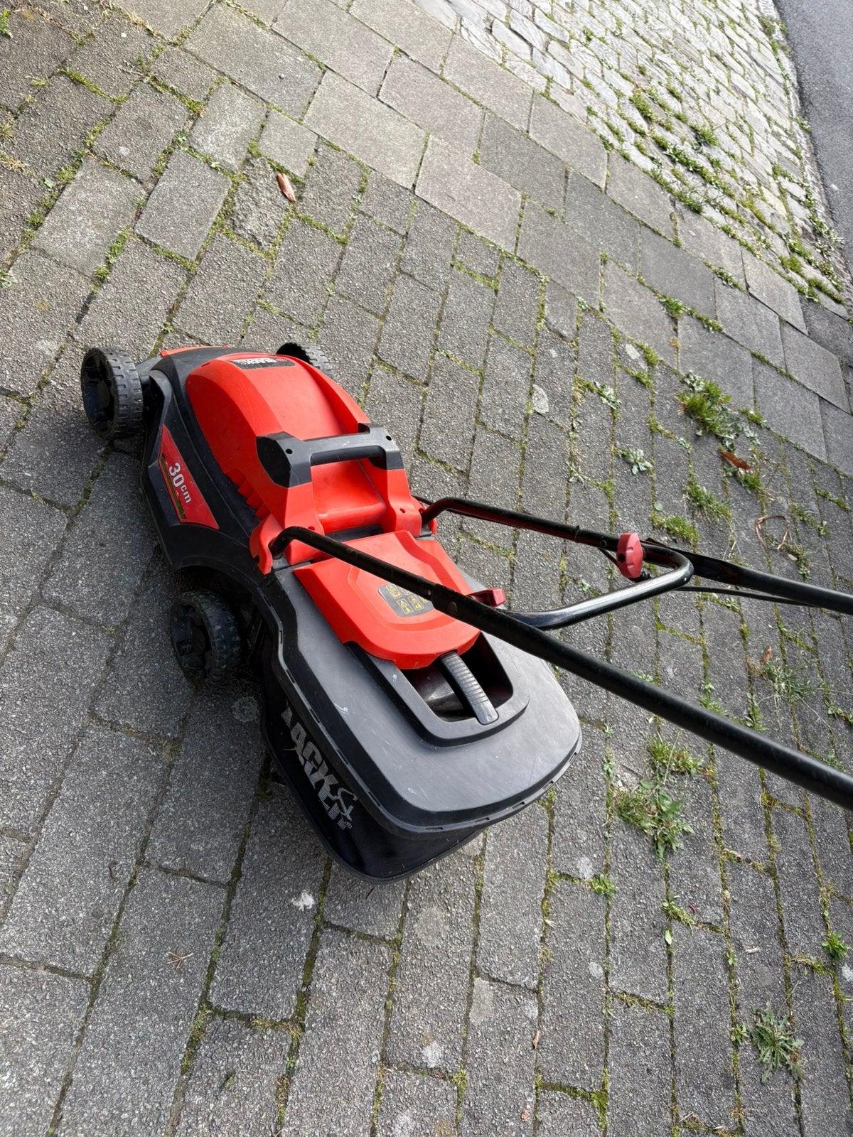 Tondeuse gazon électrique Black & Decker, Démarrage électrique, Tondeuse rotative, 30 à 39 cm, Enlèvement