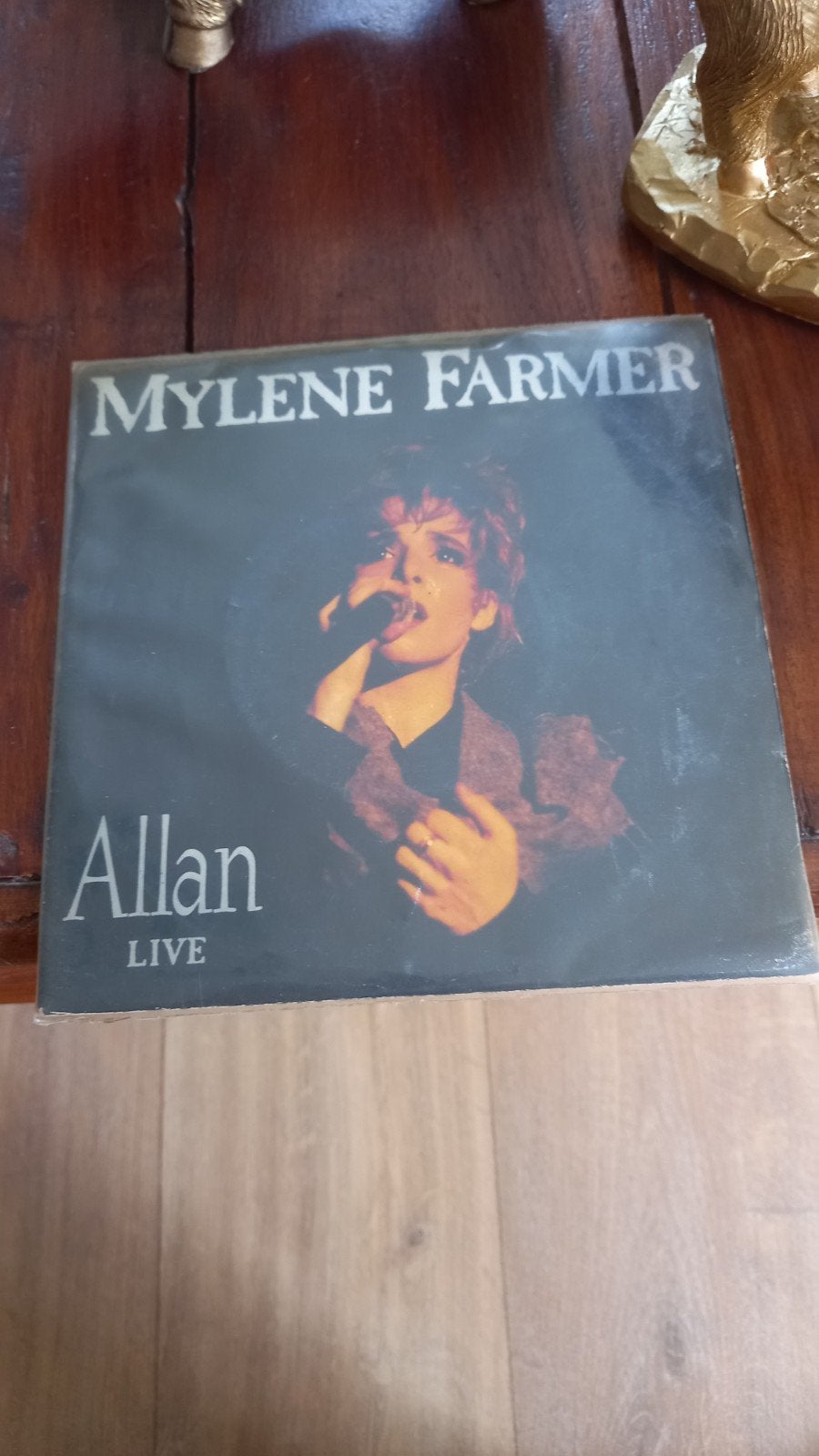 vinyl (45t) mylene farmer "allan live", Enlèvement