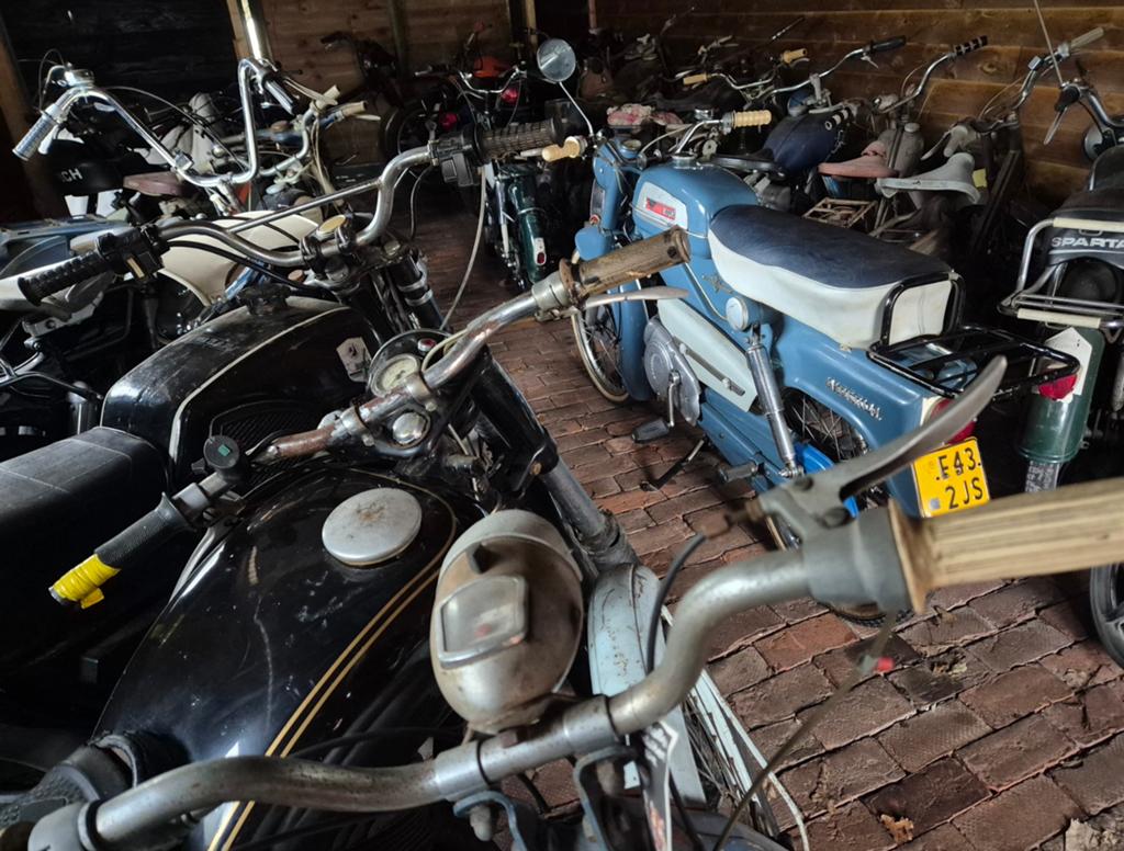 Veel Brommers en motoren te koop Oldtimers, Vélos & Vélomoteurs, Cyclomoteurs | Oldtimers & Ancêtres, Enlèvement