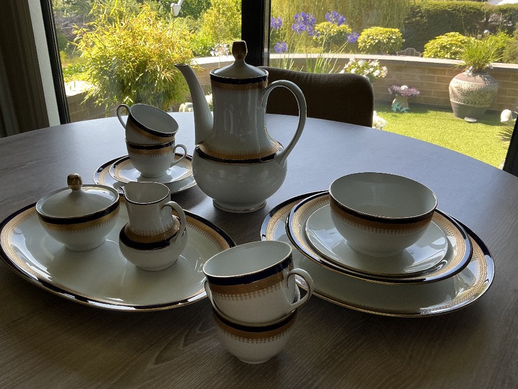 72 delig porseleinen servies, Antiek en Kunst, Ophalen