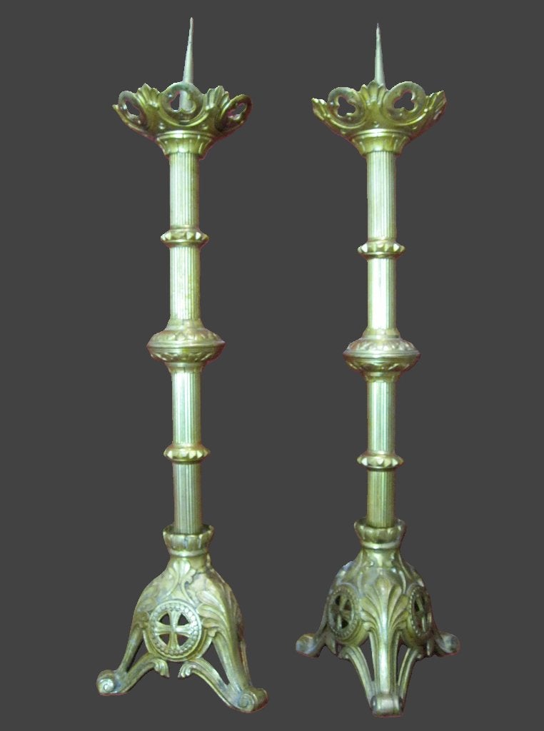 Vergulde kandelaars met tempelierskruis, Ophalen, Koper of Brons