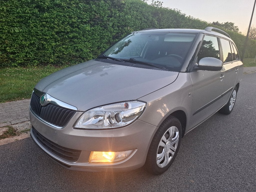 Škoda Fabia Combi 1.2i 12V 70 ch Essence + LPG – 2013, Euro 5, Beige, 5 portes, Tissu