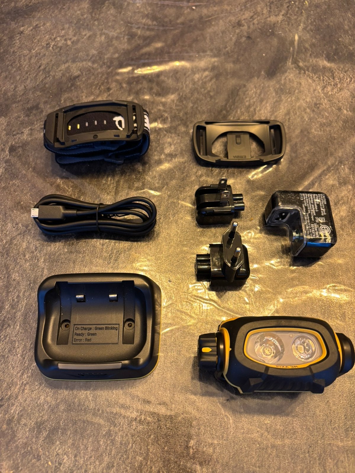 Hoofdlamp Petzl Pixa 3R, Caravanes & Camping, Enlèvement, Comme neuf, Batterie