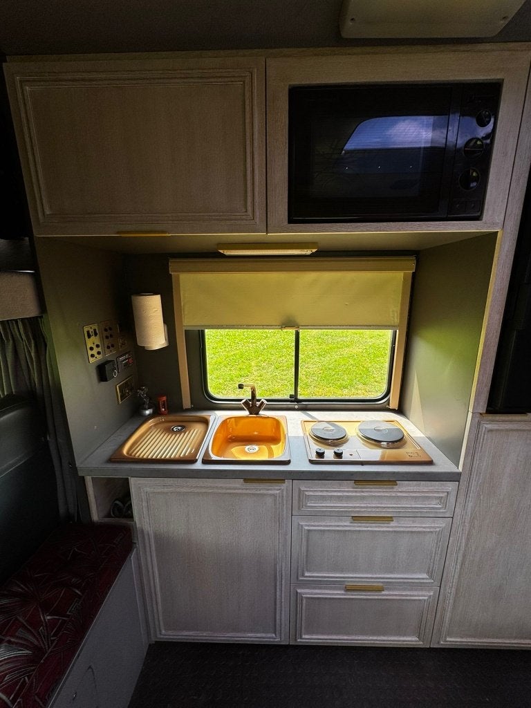 Renault Midliner 230 Motor/Horsebox LAMBOURN, Caravans en Kamperen, Overige merken, Buscamper of Camperbus, ABS, Vloeistofverwarming