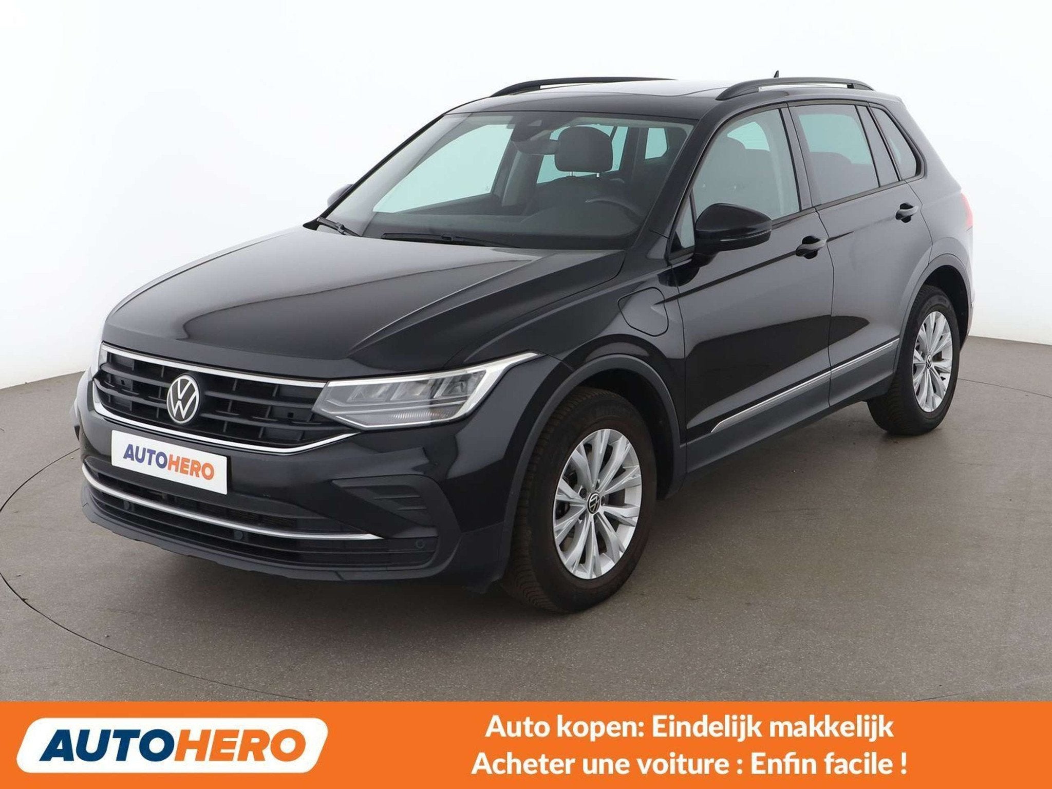 Volkswagen Tiguan 1.4 eHybrid Life (bj 2022, automaat), Auto's, 245 pk, 1811 kg, Zwart, Leder