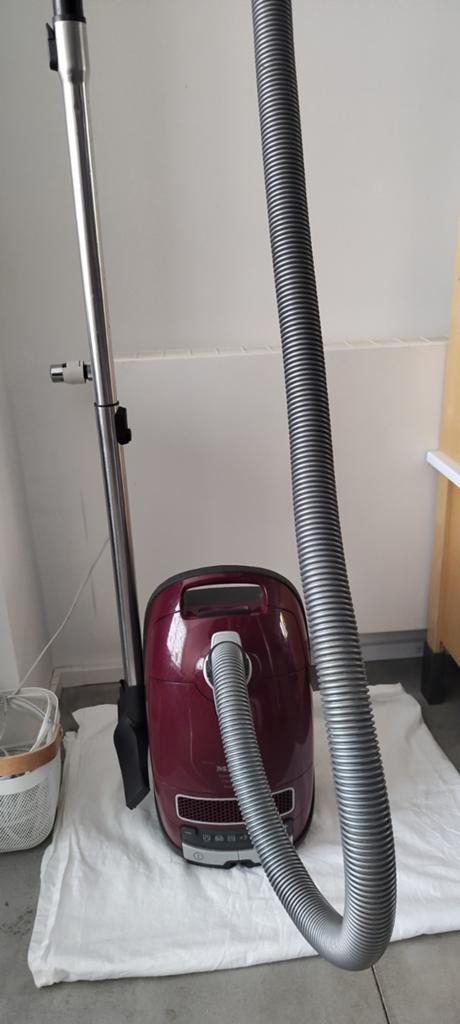 Miele stofzuiger voor katten en honden, Elektronische apparatuur, Gebruikt, Miele, Sledestofzuiger, Ophalen
