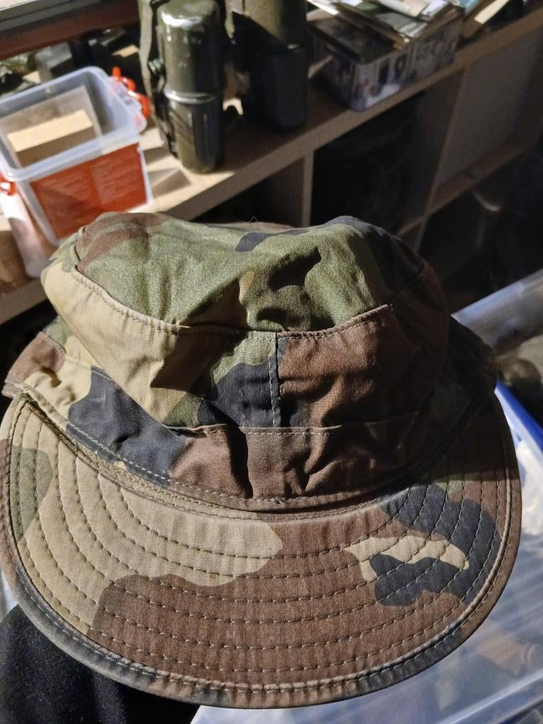 Gebruik een pet. Camouflage in het bos, Verzamelen, Ophalen of Verzenden