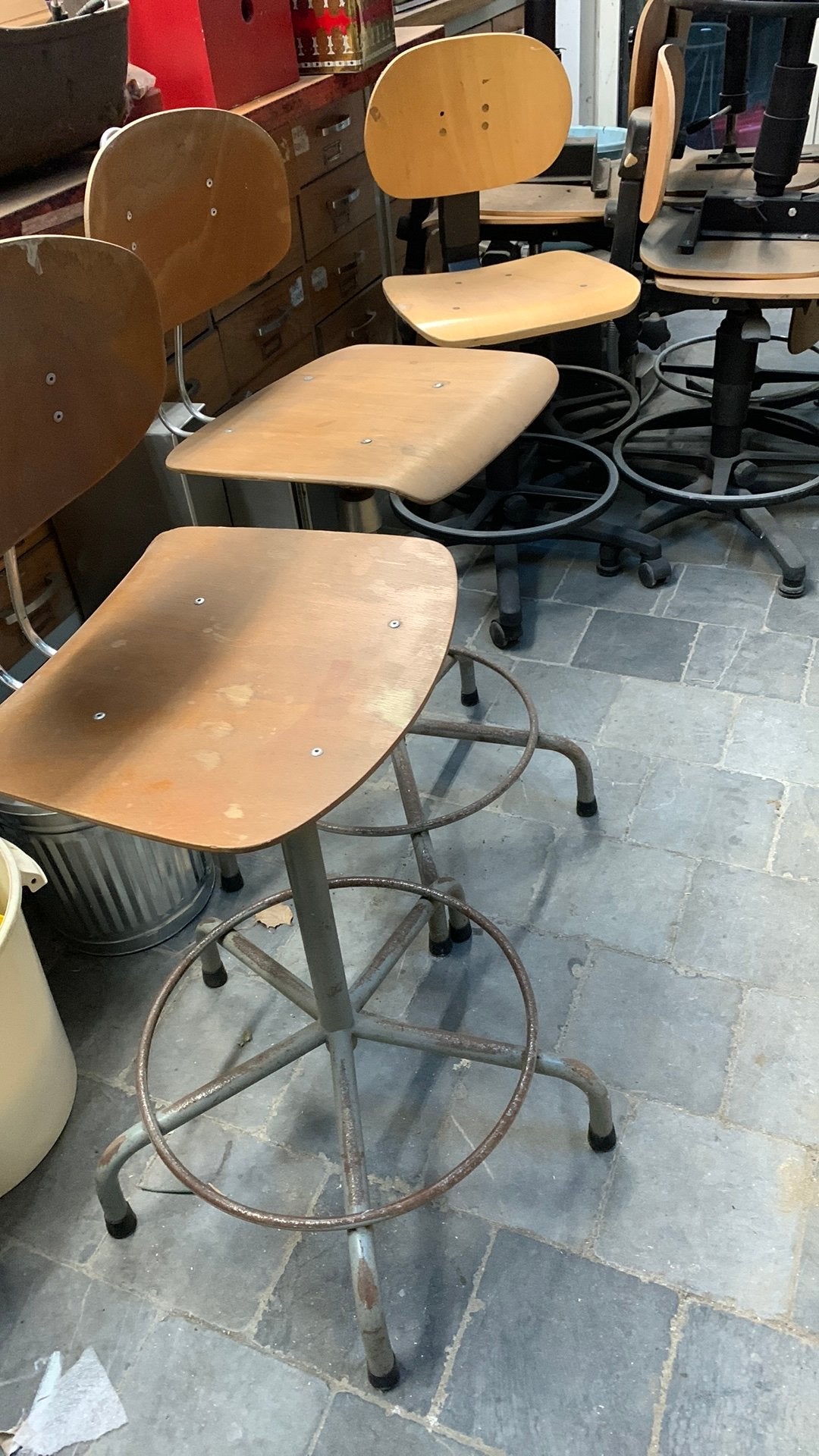 Labo stoelen, Huis en Inrichting, Ophalen, Gebruikt, 60 tot 90 cm, Met voetsteun