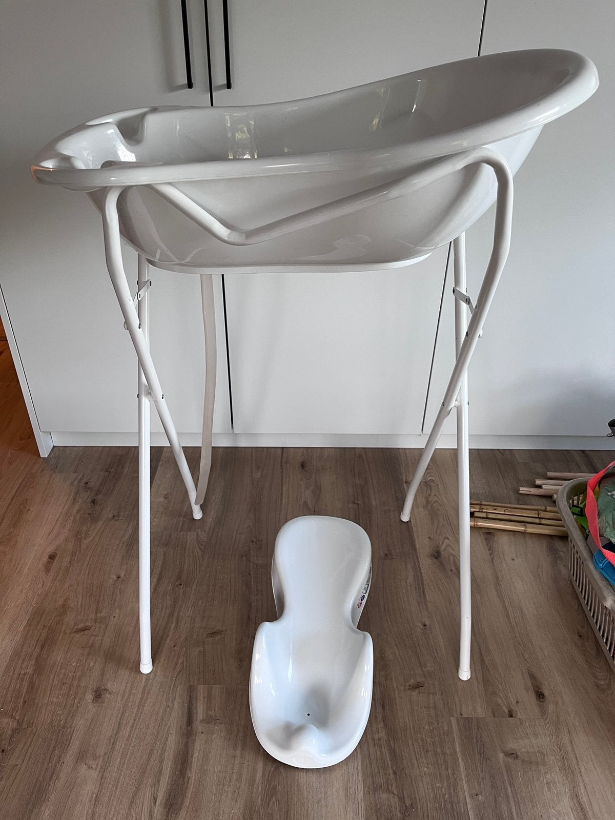 babybadje + opvouwbaar badstandaard + baddezitje, Kinderen en Baby's, Ophalen, Zo goed als nieuw