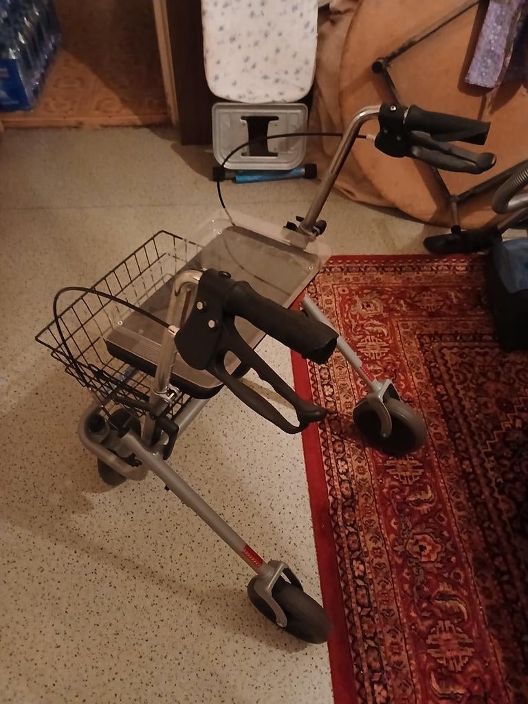 Rolattor déambulateur tous neuf.Prix fixe, Enlèvement ou Envoi