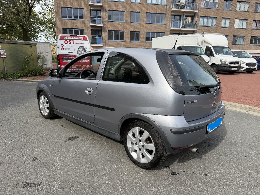Opel corsa faible km essence carnet d entretien complet, Auto's, Bedrijf, Grijs, Euro 4, Zilver of Grijs