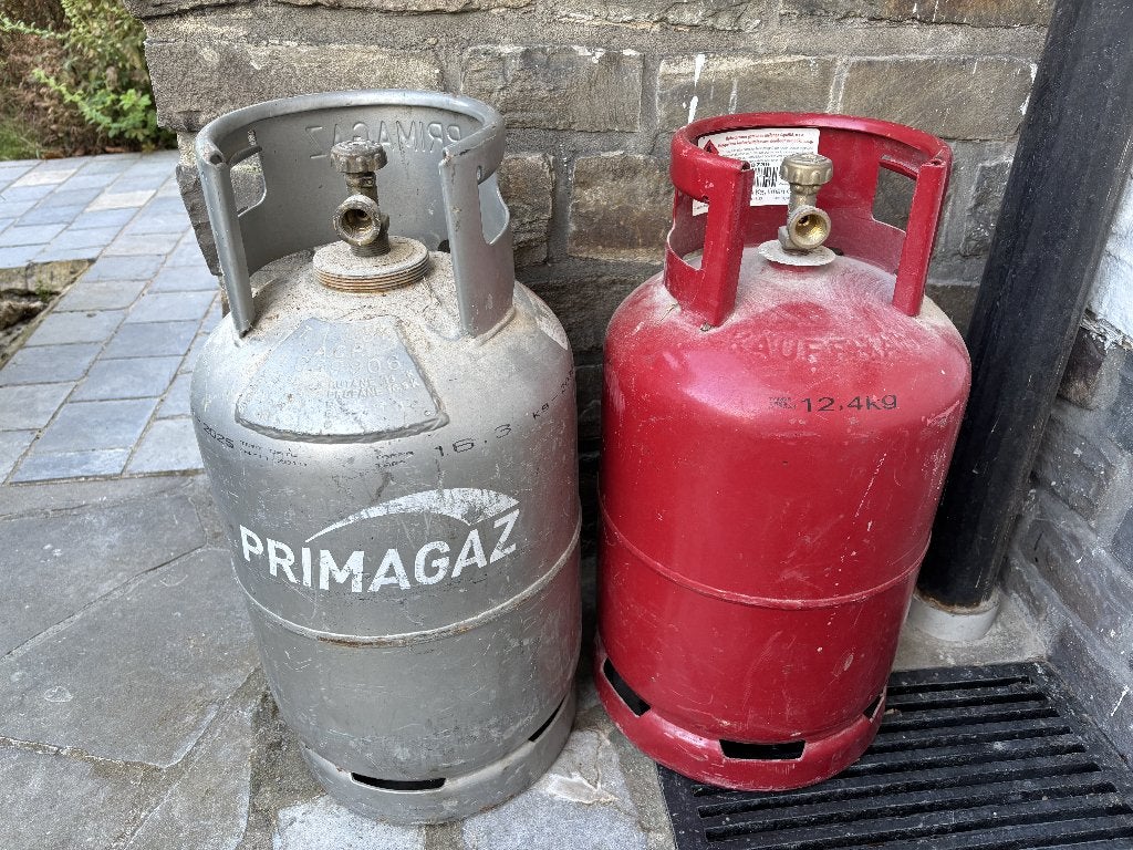 2 bonbonnes de gaz, Enlèvement, Utilisé