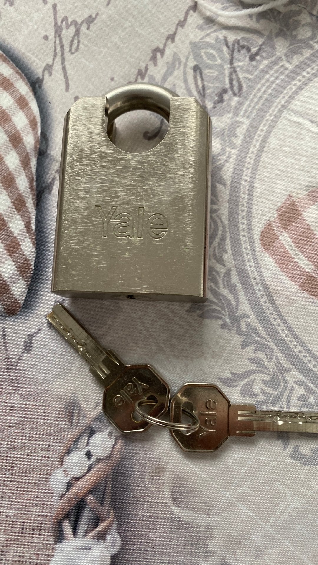 Hangslot Yale, Ophalen of Verzenden, Zo goed als nieuw, Slot