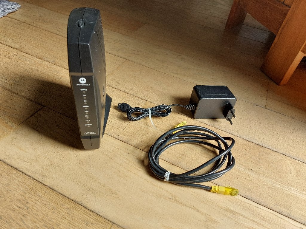 Modem motorola sbv5121e voip (cable telenet), Computers en Software, Ophalen, Gebruikt, Router met modem, Motorola