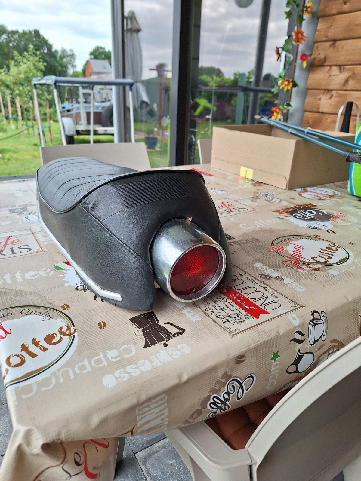 Kreidler zadel, Enlèvement, Selle