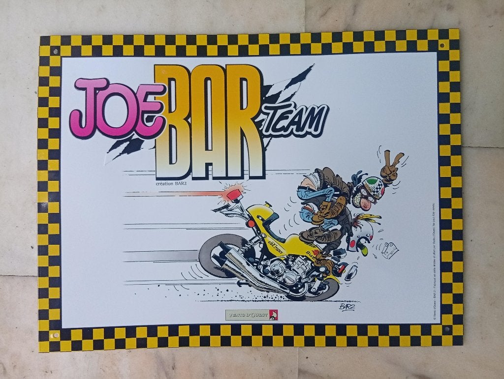 Plaque en métal ''Joe Bar Team" - Parfait état., Enlèvement ou Envoi, Autres personnages, Neuf, Image, Affiche ou Autocollant